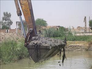 برداشت 150 هزار متر مکعب رسوب از نهرها و زهکش شبکه های آبیاری خوزستان 